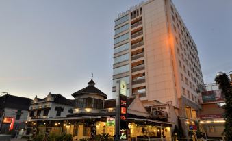 Gino Feruci Kebon Jati by Kagum Hotels