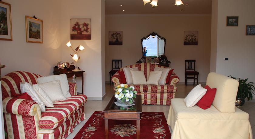 双卧室湖景公寓