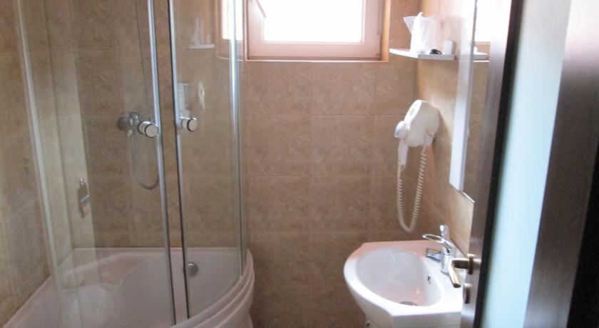 Pensiunea Alpin Two-Bedroom Suite with Balcony