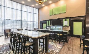 La Quinta Inn & Suites by Wyndham Tyler - University Area