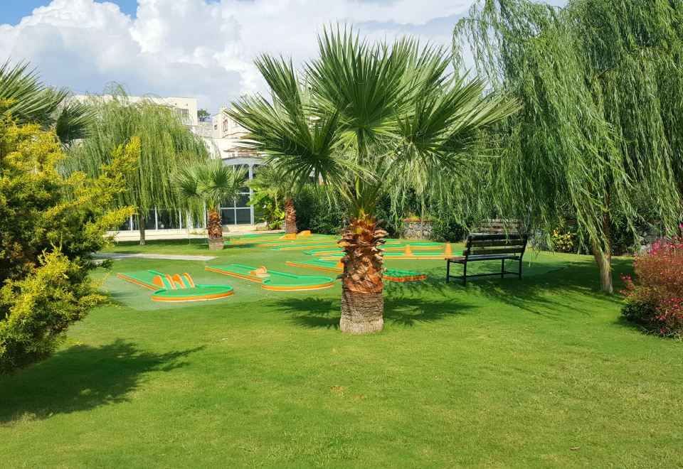 Hotel Lakeside Garden, Exterior, Garden