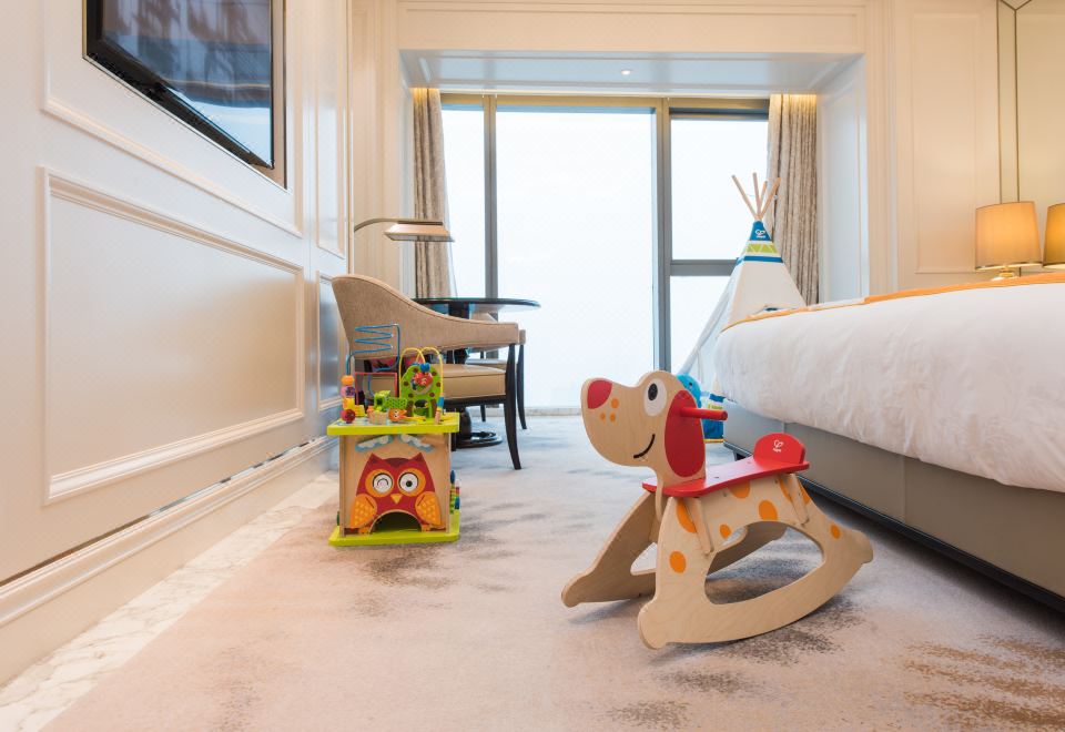 the Langham HaikouPlayful Family Theme Sea-view Room