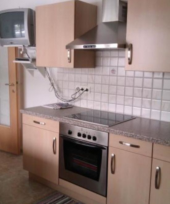 两卧室公寓 - 带露台