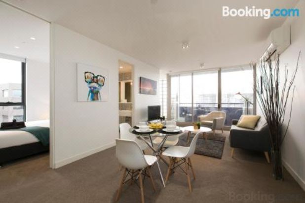 Complete Host Monarc Apartments Apartment