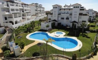2108-Nice Apt with Pool Close from Beach and Bars