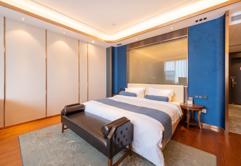 Huayang International HotelDeluxe Family Room