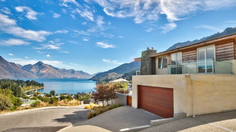 A NEW ZEALAND SKI HOLIDAY // THE BEST LUXURY STAYS IN QUEENSTOWN – Luxe  Surf Style