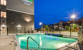 Holiday Inn Express & Suites Denton South