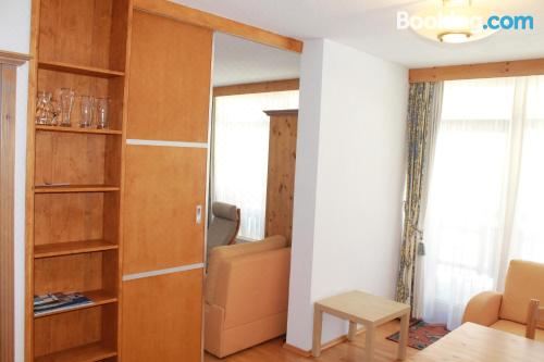 带阳台的两卧室公寓