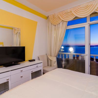 Deluxe Suite, Jacuzzi, Balcony, Sea View