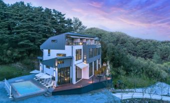 Gangneung the Gray Pension