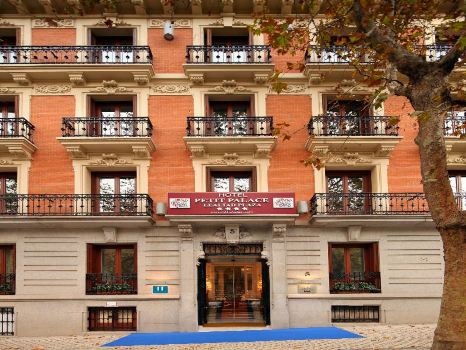 Petit Palace Lealtad Plaza