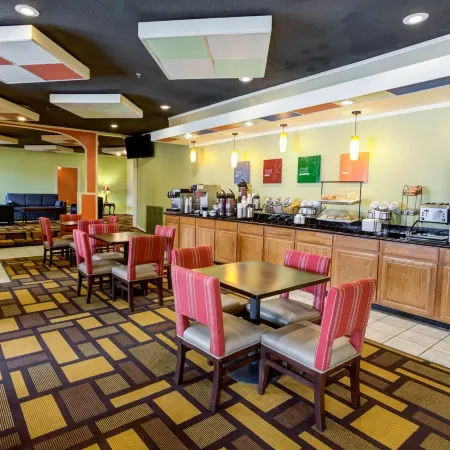 Quality Inn & Suites Lenexa Kansas City