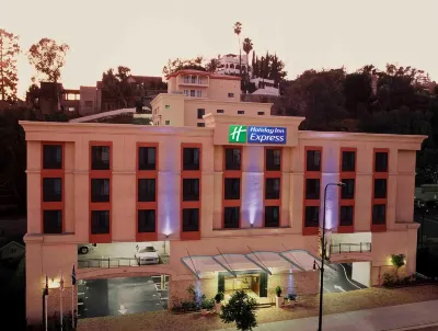 Holiday Inn Express & Suites HOLLYWOOD WALK OF FAME by IHG Hotel di 