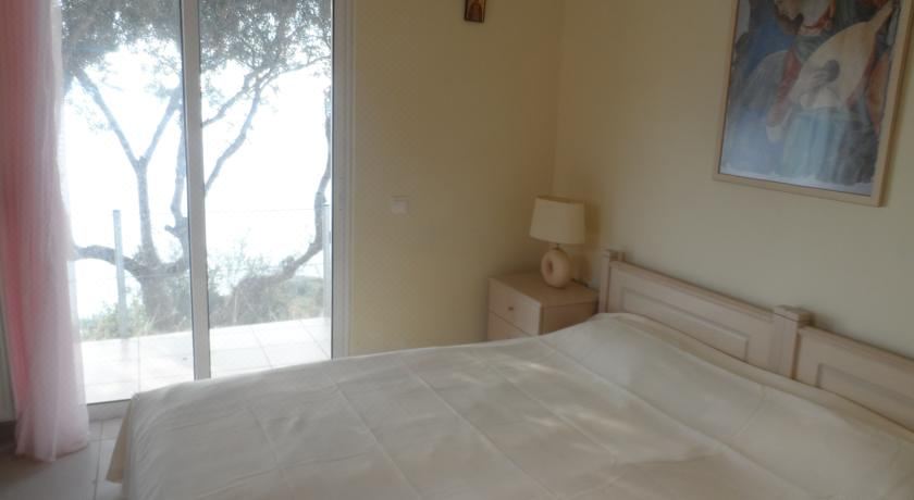 Michalis Holiday Home Three-Bedroom House