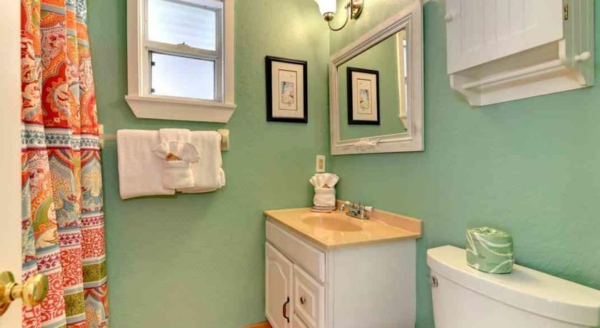 The Seashell Cottage Two-Bedroom Holiday Home