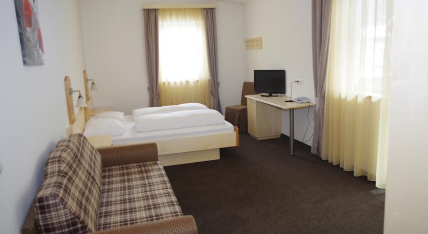 Hotel MontanaSuperior Twin Room