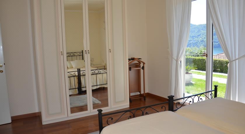 双卧室湖景公寓