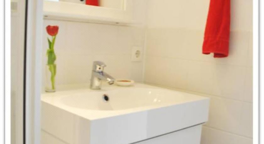 Chalet Charlotte One-Room Apartment with Balcony