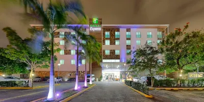 Holiday Inn Express VILLAHERMOSA TABASCO 2000 by IHG Hotels in 