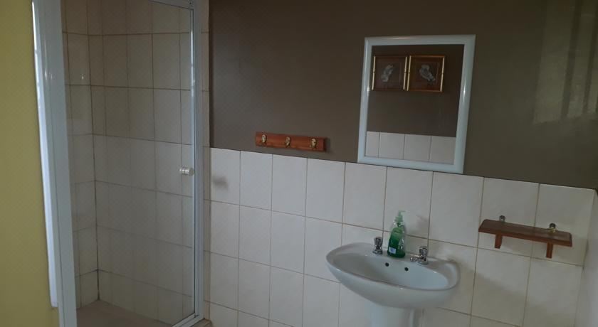 双人房（带公共浴室）