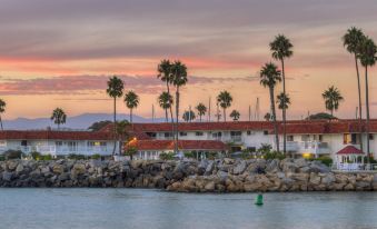 Oceanside Marina Suites - A Waterfront Hotel