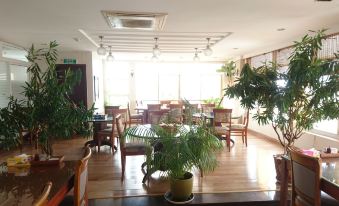 Modern Saigon Hotel 2