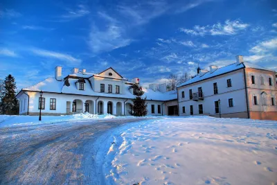 Dwór Kombornia - Folwark Hotels in 