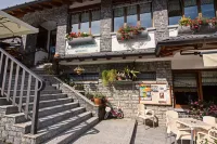 Albergo Moderno & Spa Отели в г. 