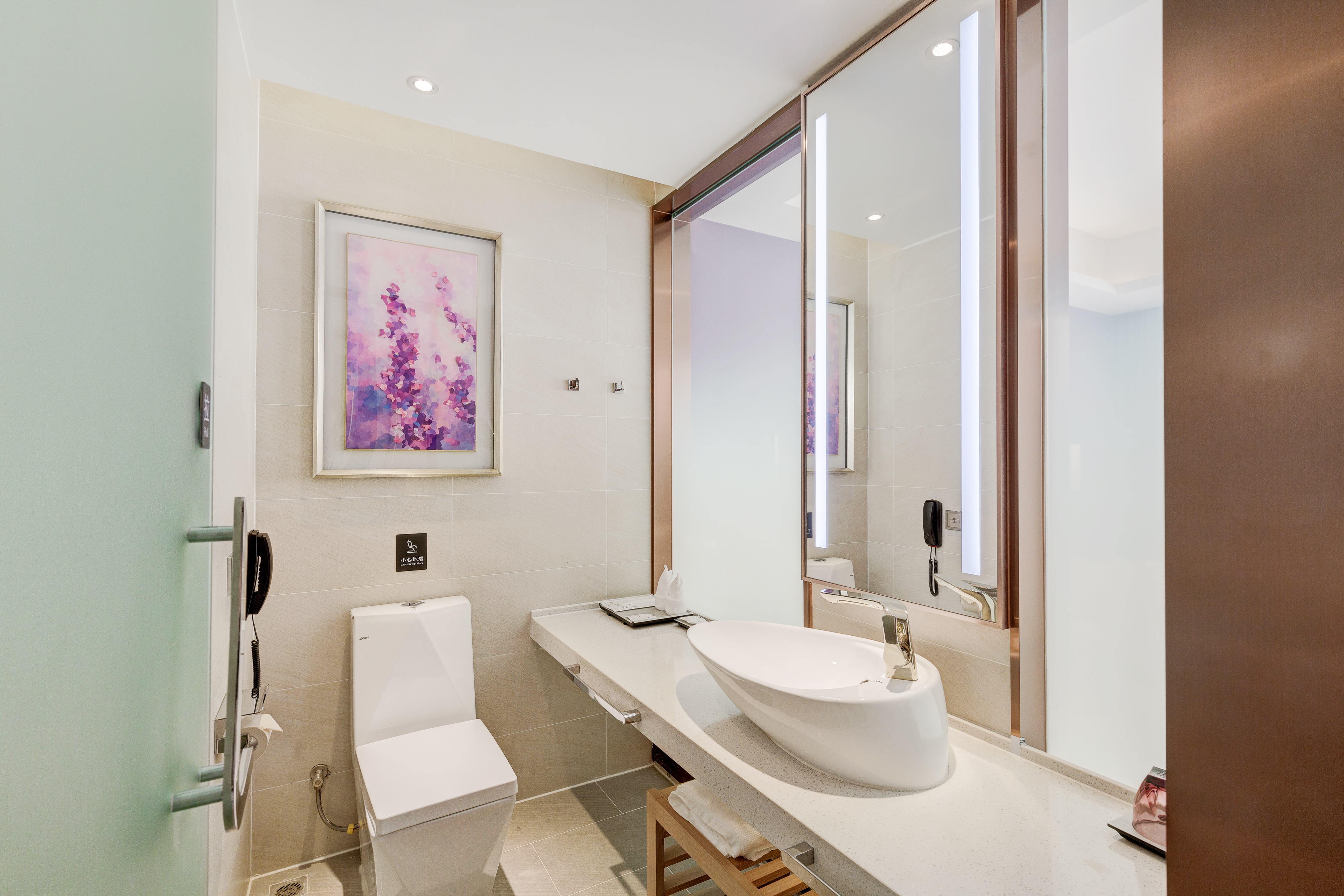 豪华大床房（香薰仪/地暖）