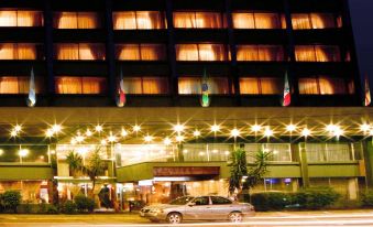 a hotel at night , with a car parked in front of it and lights from the outside at Hotel Frontera Clasico