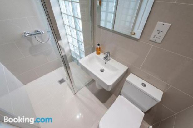 带修道院景的高级房