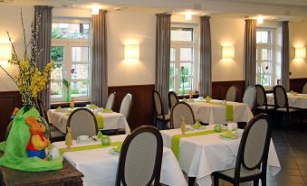 Hotel Josten - Housity
