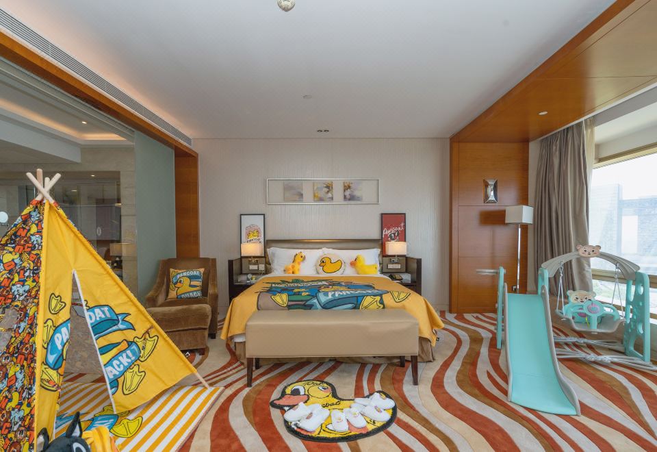 小黄鸭主题豪华江景房