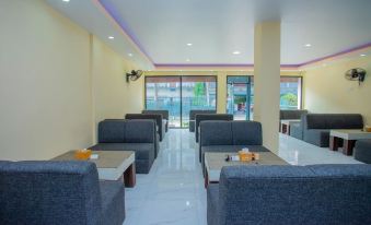 OYO 377 Hotel White Dove - Housity