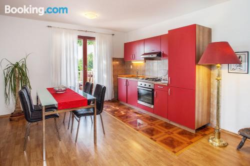 花园景两卧室公寓 - 带露台