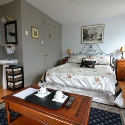 Superior Room, 1 Queen Bed, Private Bathroom, River View