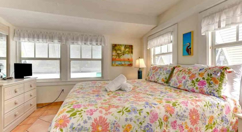 The Seashell Cottage Two-Bedroom Holiday Home