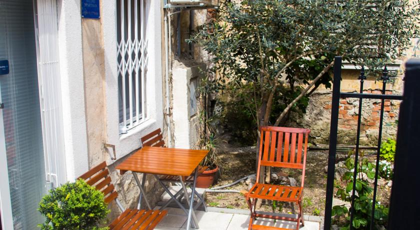 带天井的一室公寓