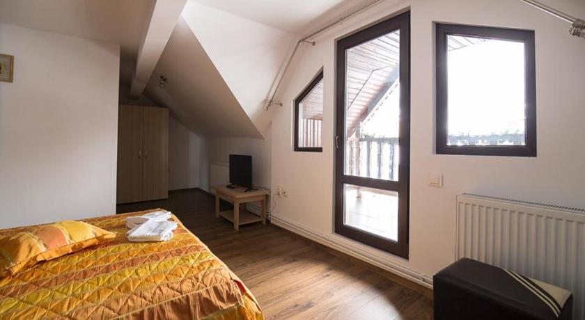 带山景的双人间