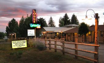 The Cedaredge Lodge - Housity