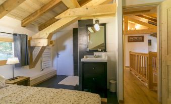 Chalet with 5 Bedrooms in Bourg-Saint-Maurice, with Wonderful Mountain