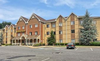 MainStay Suites of Lancaster County - Housity