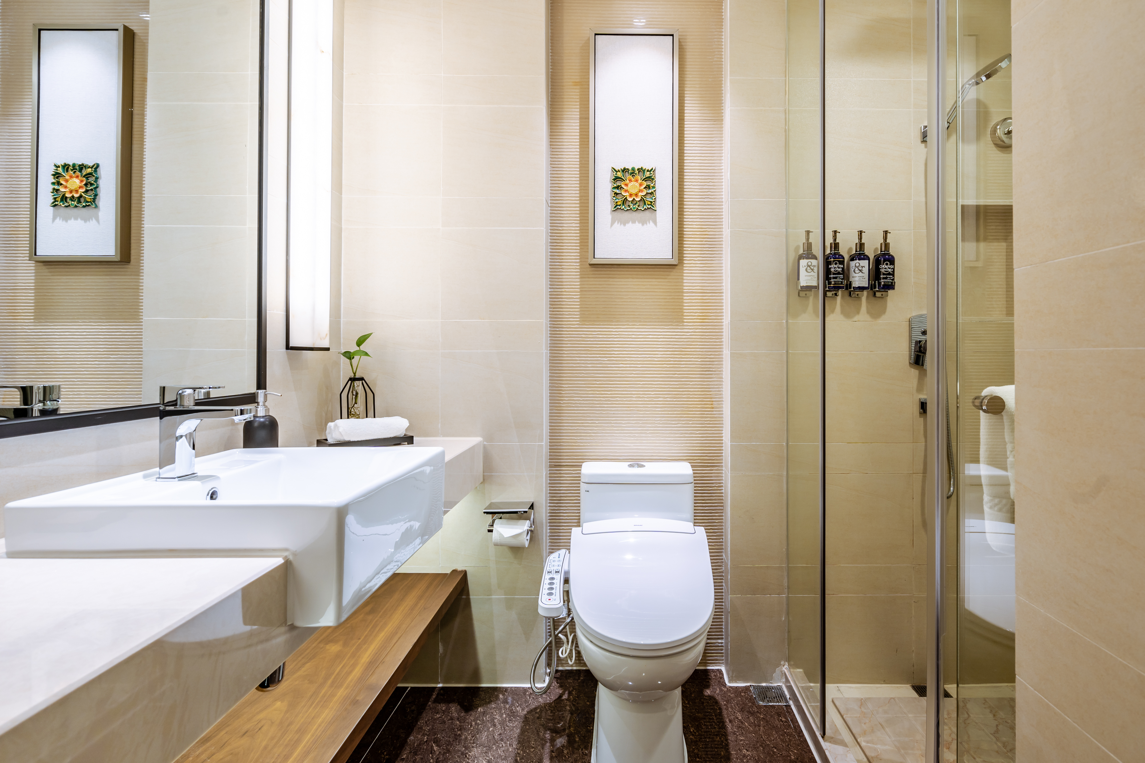 Deluxe Double Bed Room With Panoramic Glass View