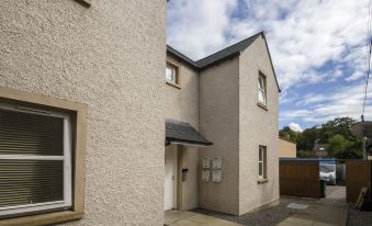 6 Varis Apartments - Housity