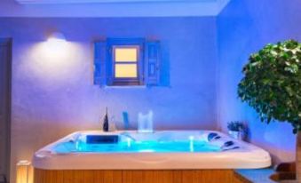 Lindos Shore Summer House with Jacuzzi and Sea View !!!