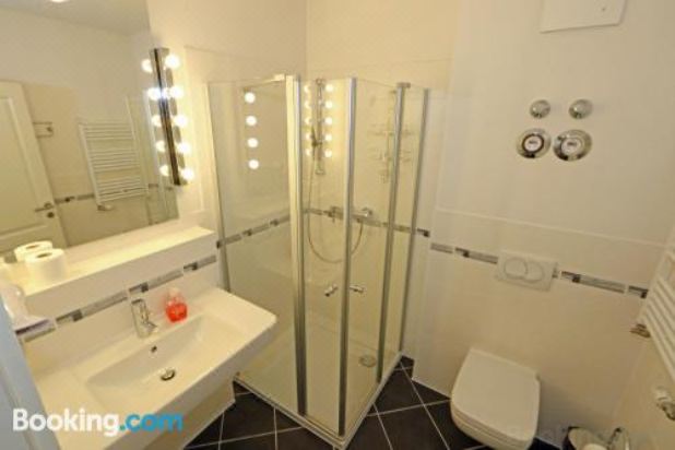 一卧室公寓（带阳台）