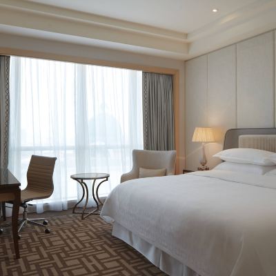 Bilik Deluxe King Kupon Sheraton Petaling Jaya Hotel