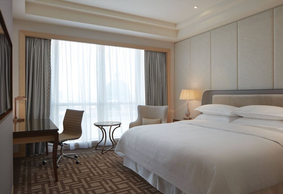 行政豪华特大床房