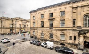 St Giles Street Apartment - Heart of Old Town!